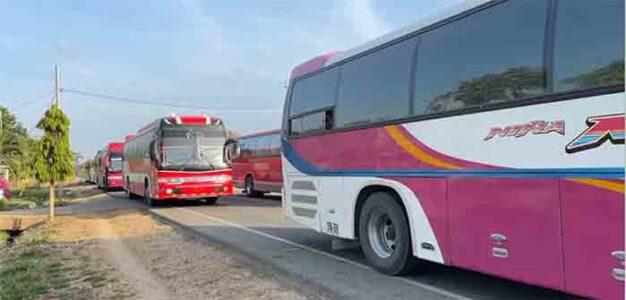 12_Buses_Loaded_by_NGOs_Leave_Panama_Heading_for_Darian_Gap