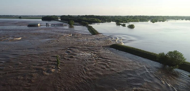 Arkansas_River_Levee_Breach_AP