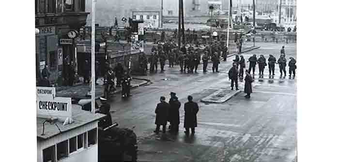 Berlin_Wall_CheckPoint_Politico