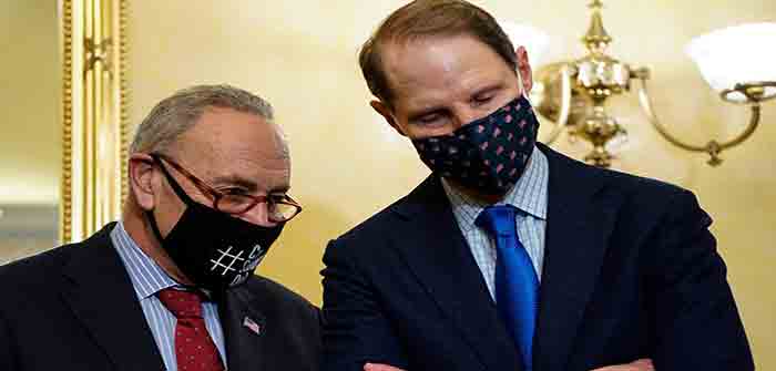 Chuck_Schumer_Ron_Wyden_GettyImages_Joshua_Roberts