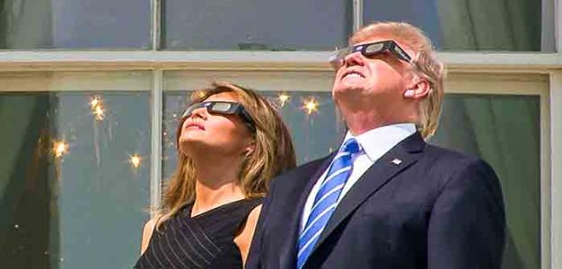 Donald_Trump_Melania_Trump_Observe_Eclipse