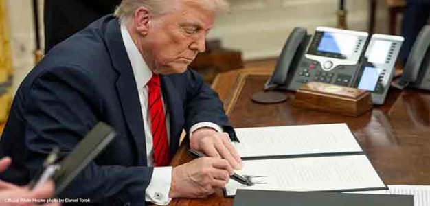 Donald_Trump_Signing_Executive_Order