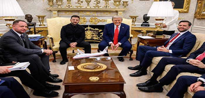 Donald_Trump_Volodymyr_Zelenskyy_in_the_Oval_Office_08-18-2025