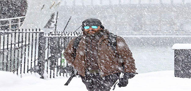 Dude_Walking-in-the-snow