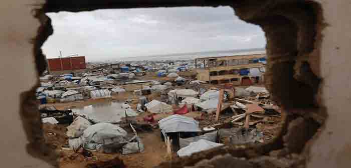 Gaza_displaced_families_AFP_Omar-al-Qatta