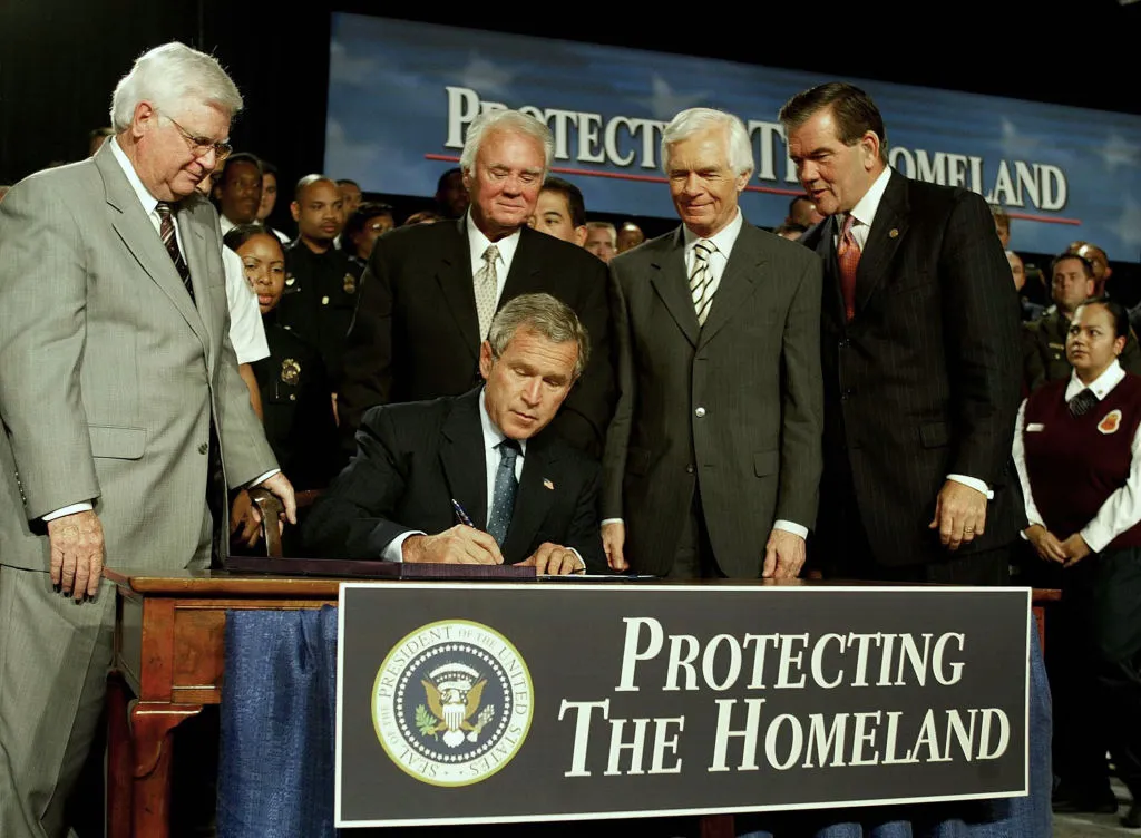 George_W_Bush_Signs_The_Homeland_Security_Act