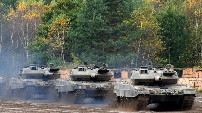 German_Leopard_Tank_US_Bradley_Tanks