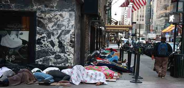 Illegal_Immigrants_Sleeping_on_Sidewalk_in_NYC_Getty_Images_Luiz_C_Ribeiro