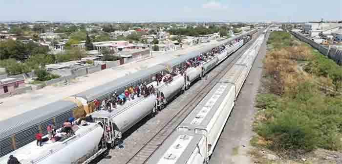 Illegal_Immigrants_The_Beast_Train_Mexico
