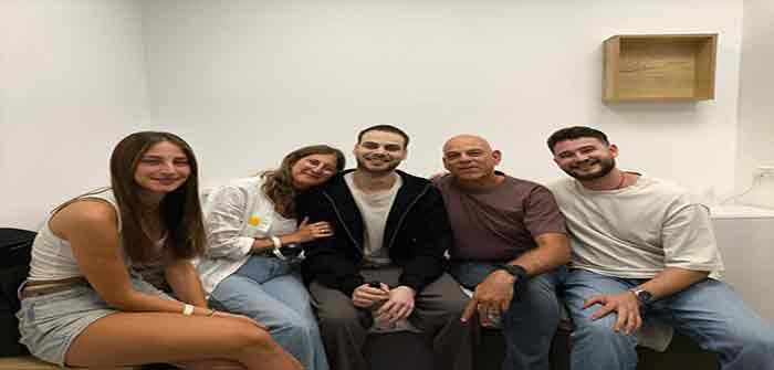Israeli_hostage_Alon_Ohel_and_family
