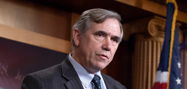 Jeff_Merkley_AP_Pictur_Alliance_DPA_Alex_Edelman