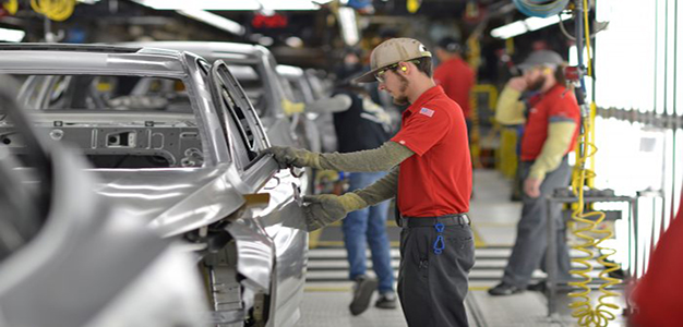 Line_Worker_Nissan_Motor_Company_Reuters_William_DeShazer