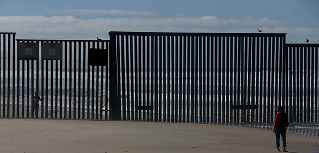 Mexico_Border_Fence_Justin_Sullivan_GettyImages