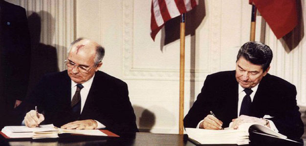 Mikhail_Gorbachev_Ronald_Reagan_INF_Treaty