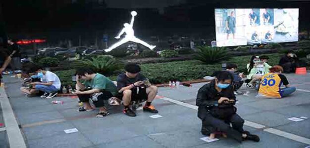 Nike_People_Waiting_in_Line_to_buy_Air_Jordans_GettyImages