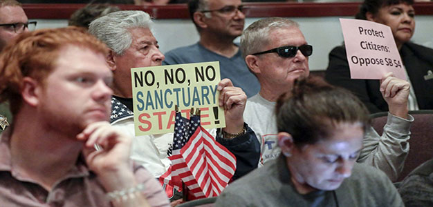 Orange_County_Protesters_Sanctuary_Cities_LA_Times_Irfan_Khan