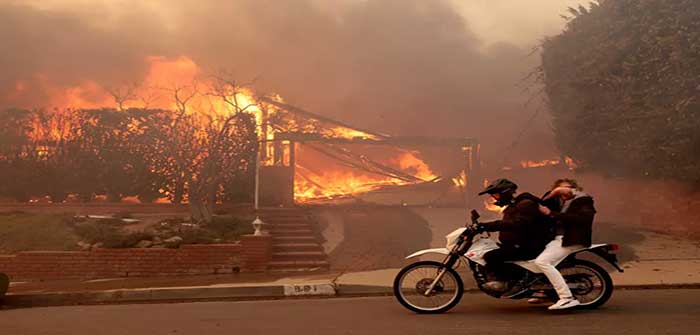 Palisades_Malibu_Wildfires_Bikers_Fleeing