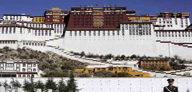 Potala_Palace_in_Lhasa_Tibet
