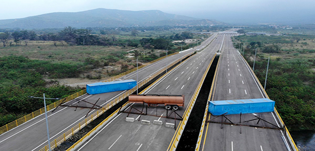 Venezuela_blocks_Highway_3