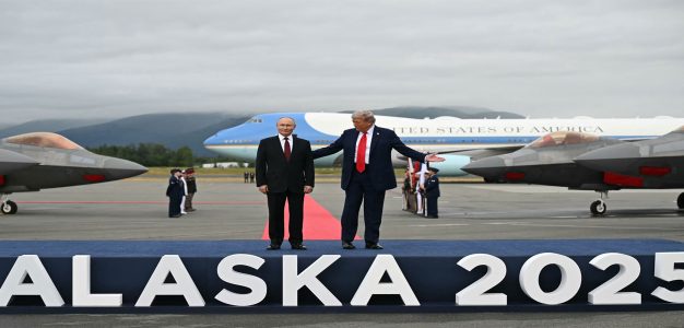 Vladimir_Putin_Donald_Trump_2025_Alaska_Summit_Arrival_2280