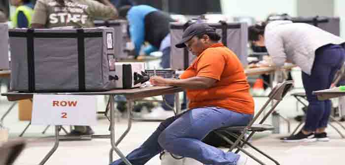 Vote_counting_Houston_Chronicle_Elizabeth_Conley