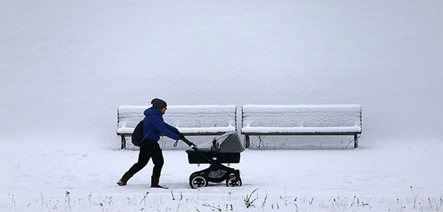 Weather_Stroller_Pushed_in_Snow_Berlin_Pawel_Kopczynski_Reuters