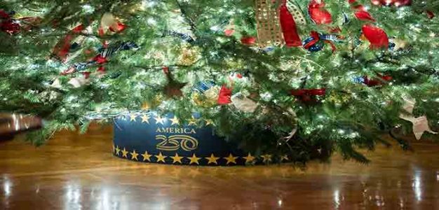 White_House_Christmas_250th_America