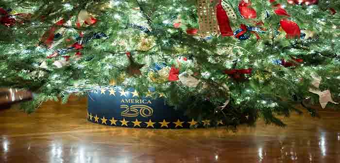 White_House_Christmas_250th_America