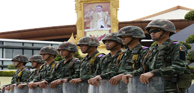 thai-army-martial-law-20140520